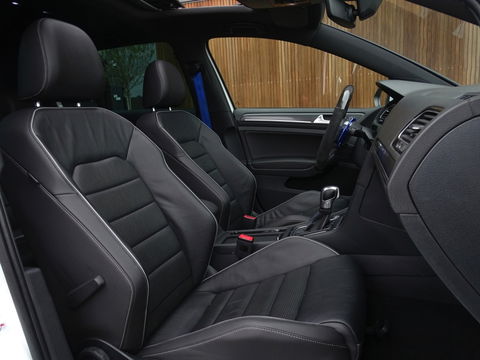 Volkswagen Golf TSI GTE 204PK / Pano / 2019 / LED / ACC