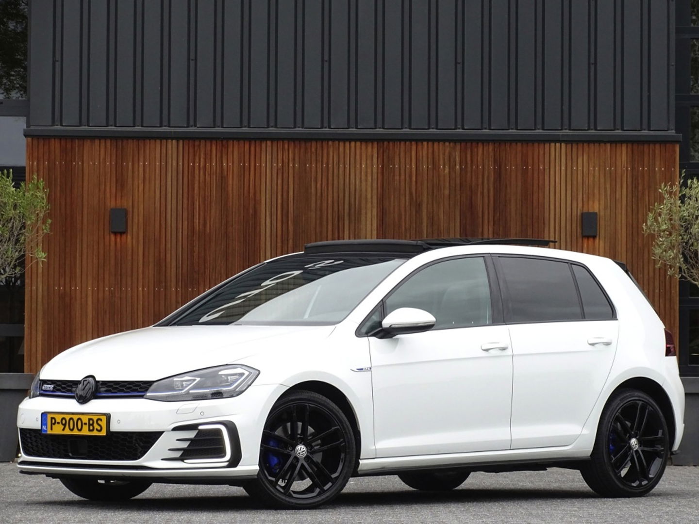 Volkswagen Golf TSI GTE 204PK / Pano / 2019 / LED / ACC