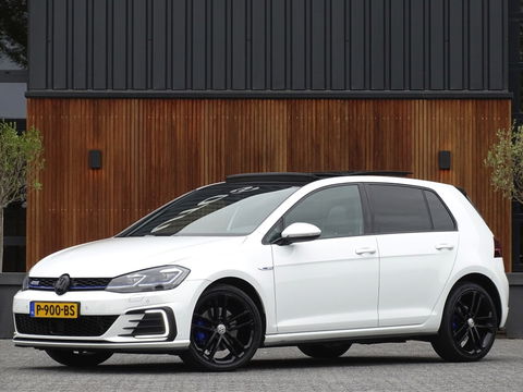 Volkswagen Golf TSI GTE 204PK / Pano / 2019 / LED / ACC