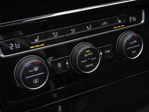 Volkswagen Golf TSI GTE 204PK / Pano / 2019 / LED / ACC