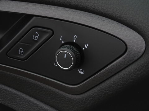 Volkswagen Golf TSI GTE 204PK / Pano / 2019 / LED / ACC