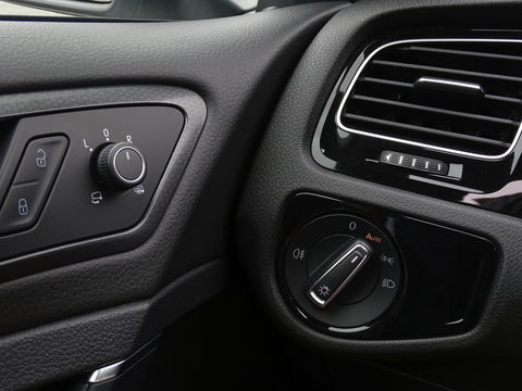 Volkswagen Golf TSI GTE 204PK / Pano / 2019 / LED / ACC