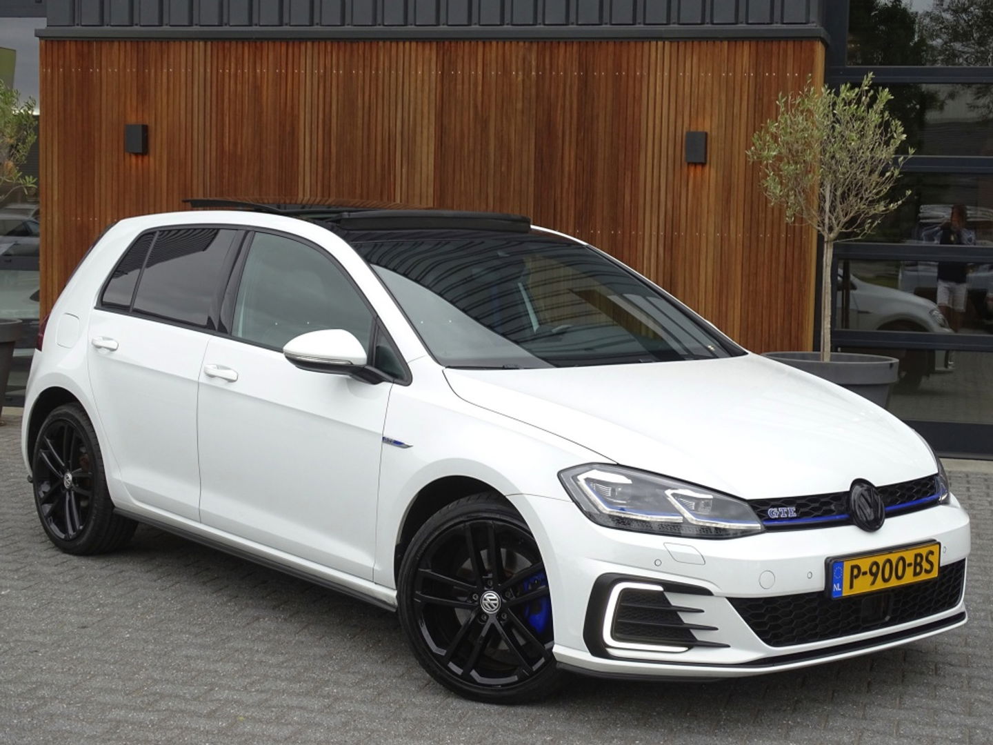 Volkswagen Golf TSI GTE 204PK / Pano / 2019 / LED / ACC