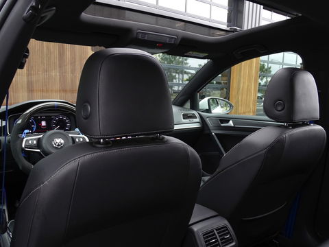 Volkswagen Golf TSI GTE 204PK / Pano / 2019 / LED / ACC