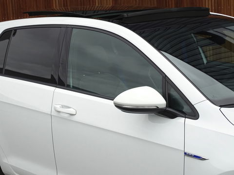 Volkswagen Golf TSI GTE 204PK / Pano / 2019 / LED / ACC