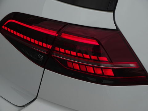 Volkswagen Golf TSI GTE 204PK / Pano / 2019 / LED / ACC