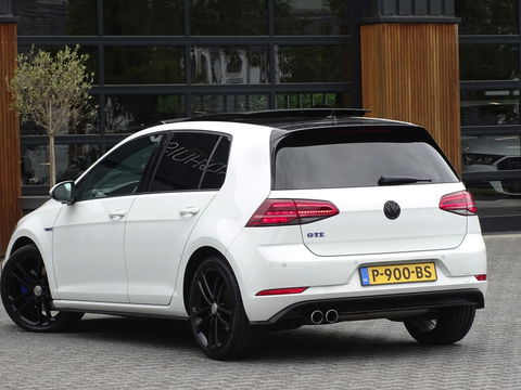 Volkswagen Golf TSI GTE 204PK / Pano / 2019 / LED / ACC