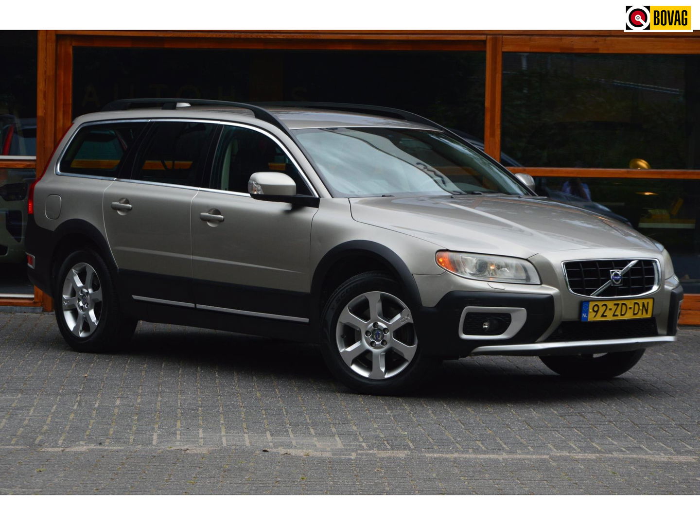 Volvo XC70 3.2 Summum | Dealer Onderhouden | Trekhaak 1800KG | Stoel verwarmd | Cruise |