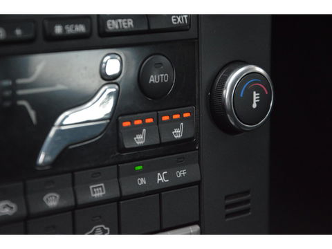 Volvo XC70 3.2 Summum | Dealer Onderhouden | Trekhaak 1800KG | Stoel verwarmd | Cruise |