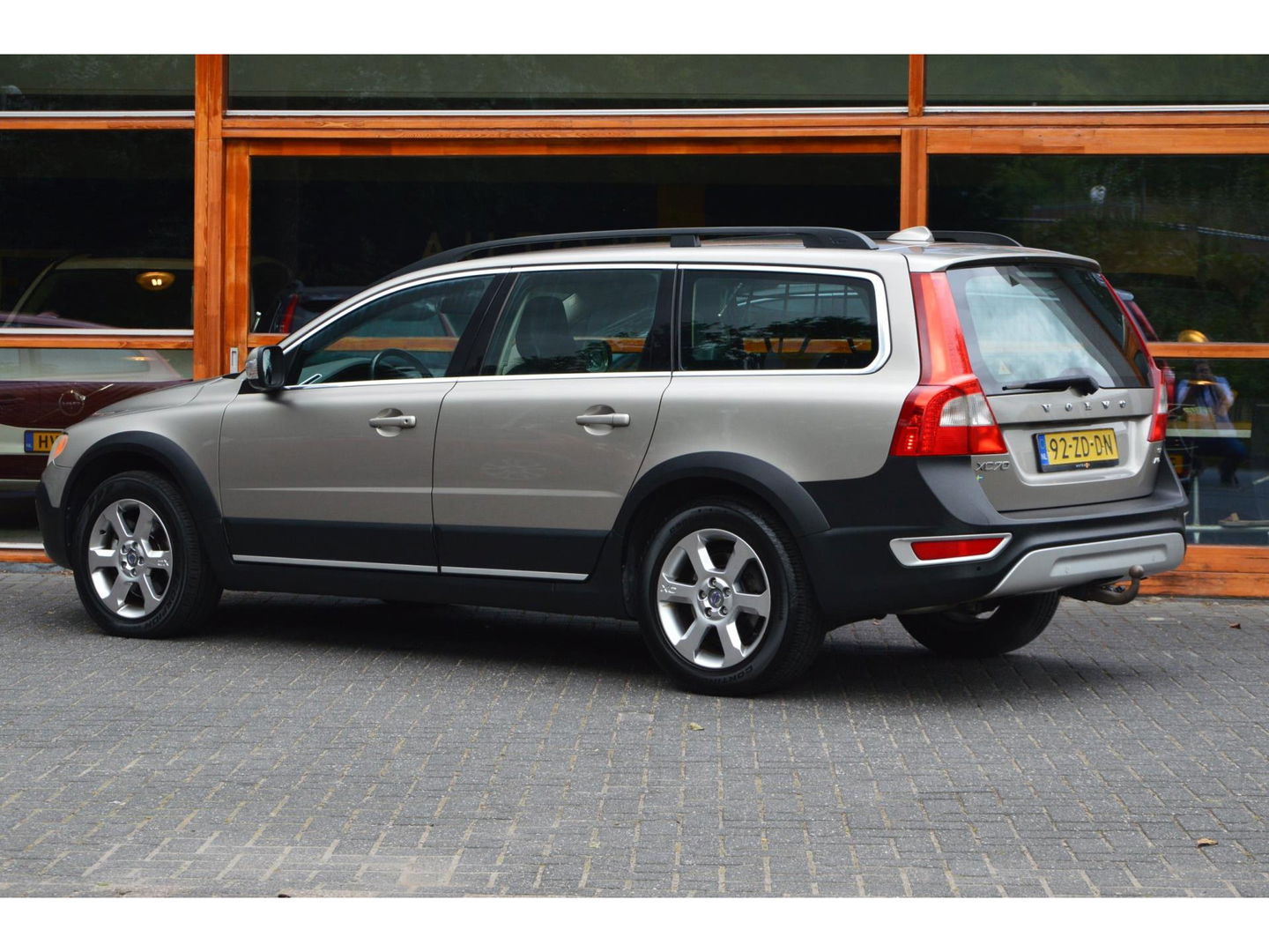 Volvo XC70 3.2 Summum | Dealer Onderhouden | Trekhaak 1800KG | Stoel verwarmd | Cruise |