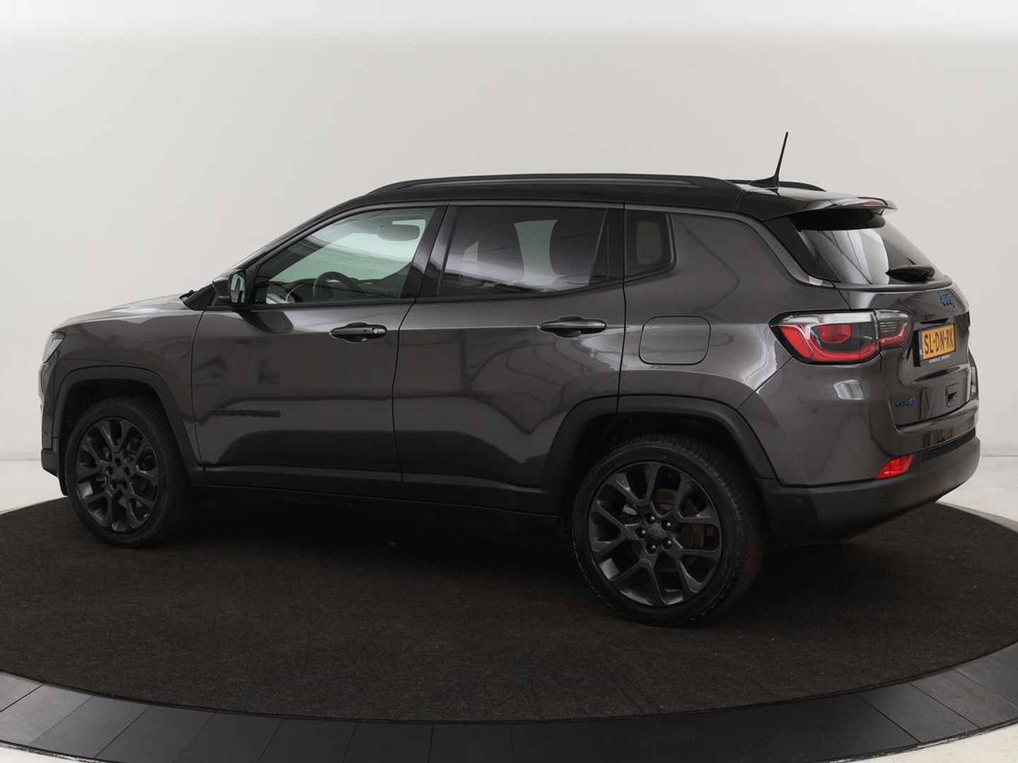 Jeep Compass 4xe 240 Plug-in Hybrid Elecrtic S | Stoelventilatie | Leder | Camera | Carplay | Keyless | Stoel & stuurverwarming | Navigatie | Xenon | 19'' lichtmetalen velgen | PHEV