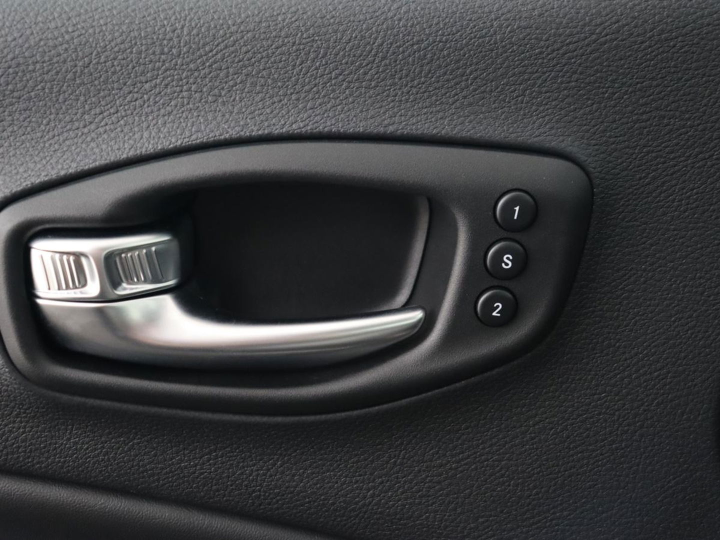 Jeep Compass 4xe 240 Plug-in Hybrid Elecrtic S | Stoelventilatie | Leder | Camera | Carplay | Keyless | Stoel & stuurverwarming | Navigatie | Xenon | 19'' lichtmetalen velgen | PHEV