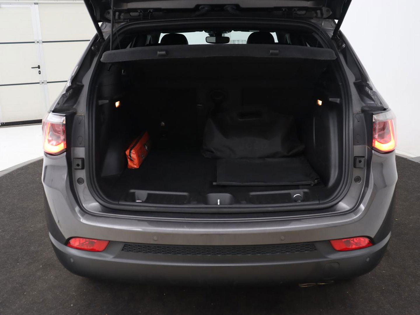 Jeep Compass 4xe 240 Plug-in Hybrid Elecrtic S | Stoelventilatie | Leder | Camera | Carplay | Keyless | Stoel & stuurverwarming | Navigatie | Xenon | 19'' lichtmetalen velgen | PHEV