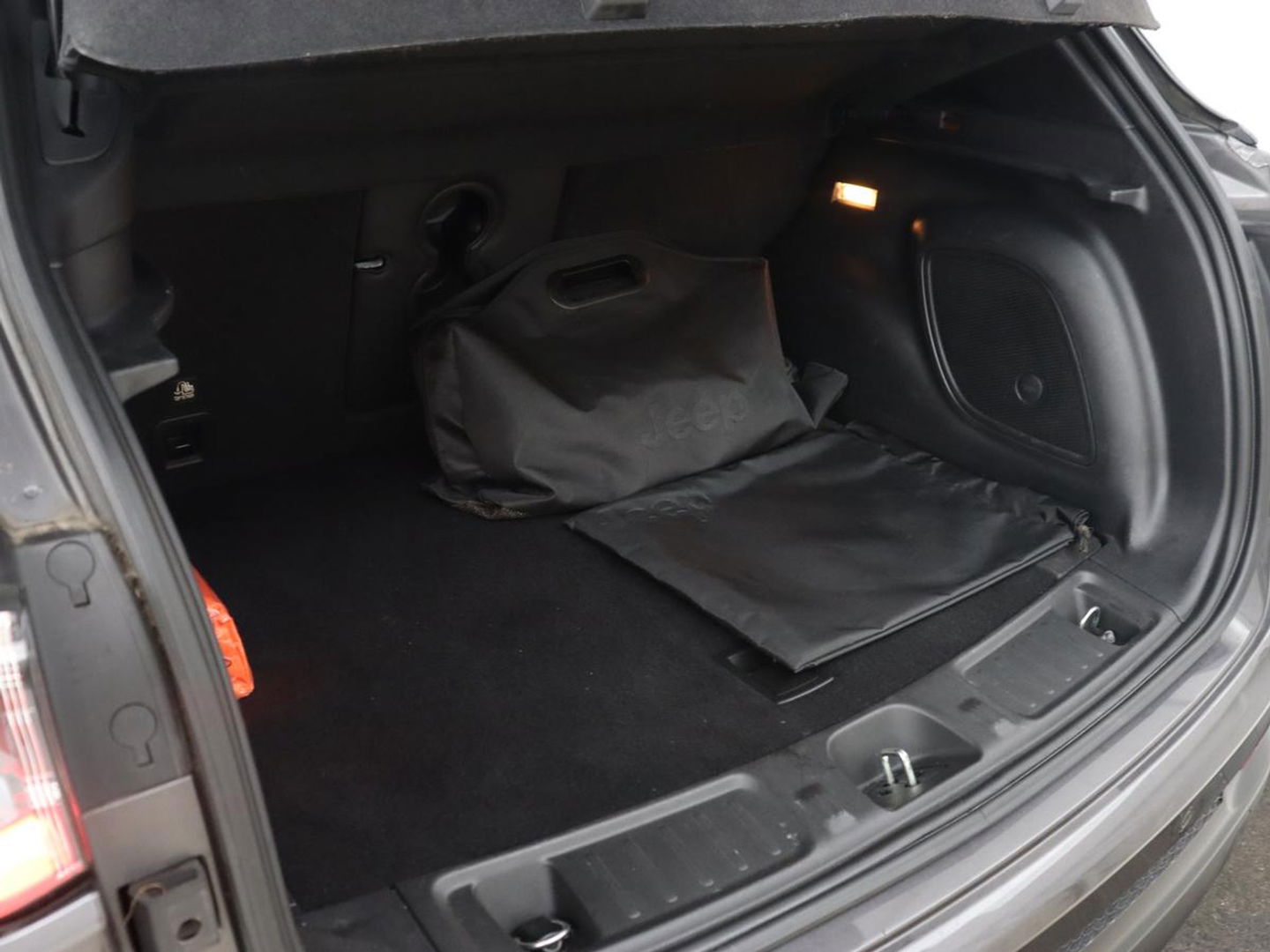 Jeep Compass 4xe 240 Plug-in Hybrid Elecrtic S | Stoelventilatie | Leder | Camera | Carplay | Keyless | Stoel & stuurverwarming | Navigatie | Xenon | 19'' lichtmetalen velgen | PHEV