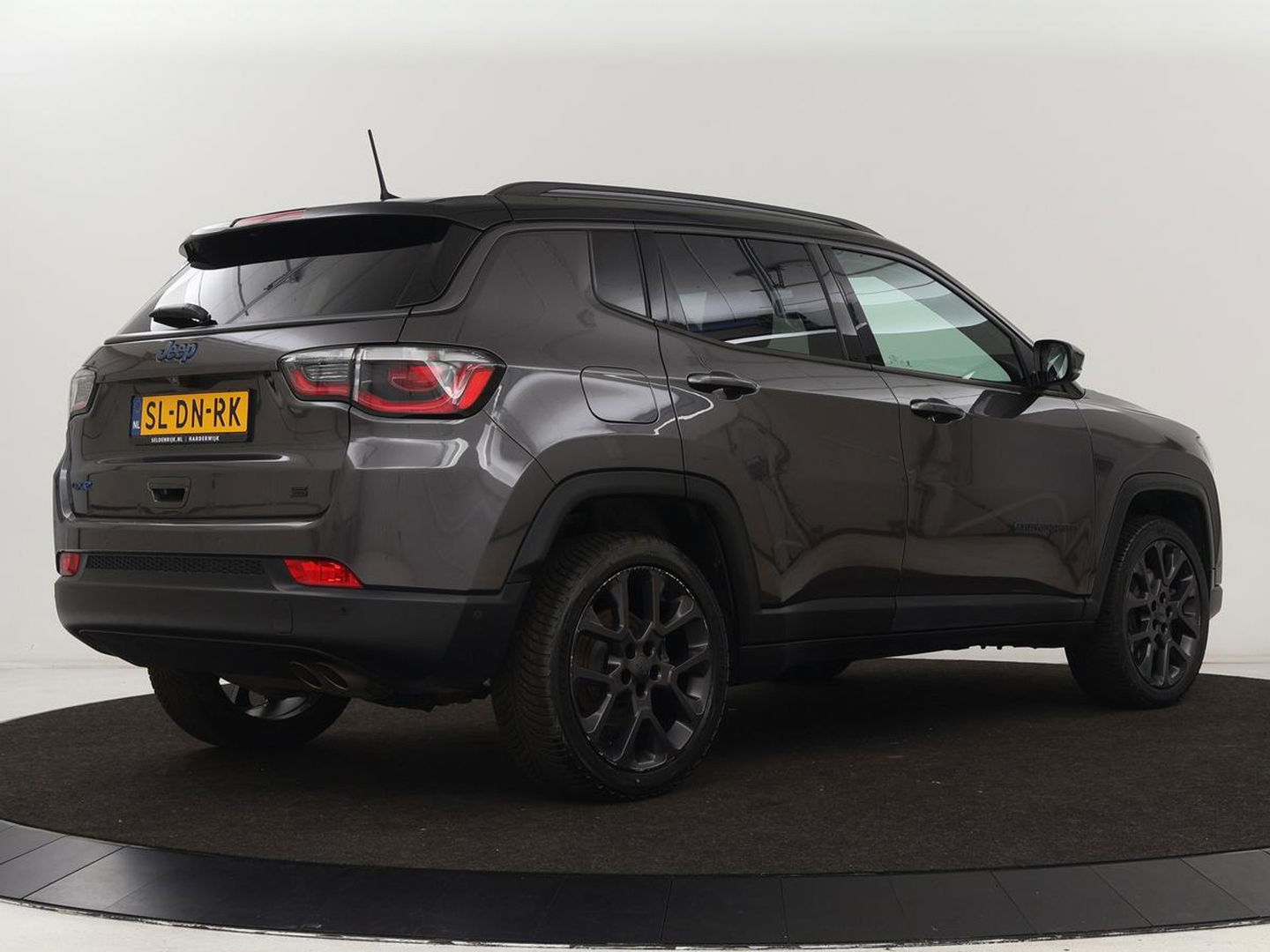 Jeep Compass 4xe 240 Plug-in Hybrid Elecrtic S | Stoelventilatie | Leder | Camera | Carplay | Keyless | Stoel & stuurverwarming | Navigatie | Xenon | 19'' lichtmetalen velgen | PHEV