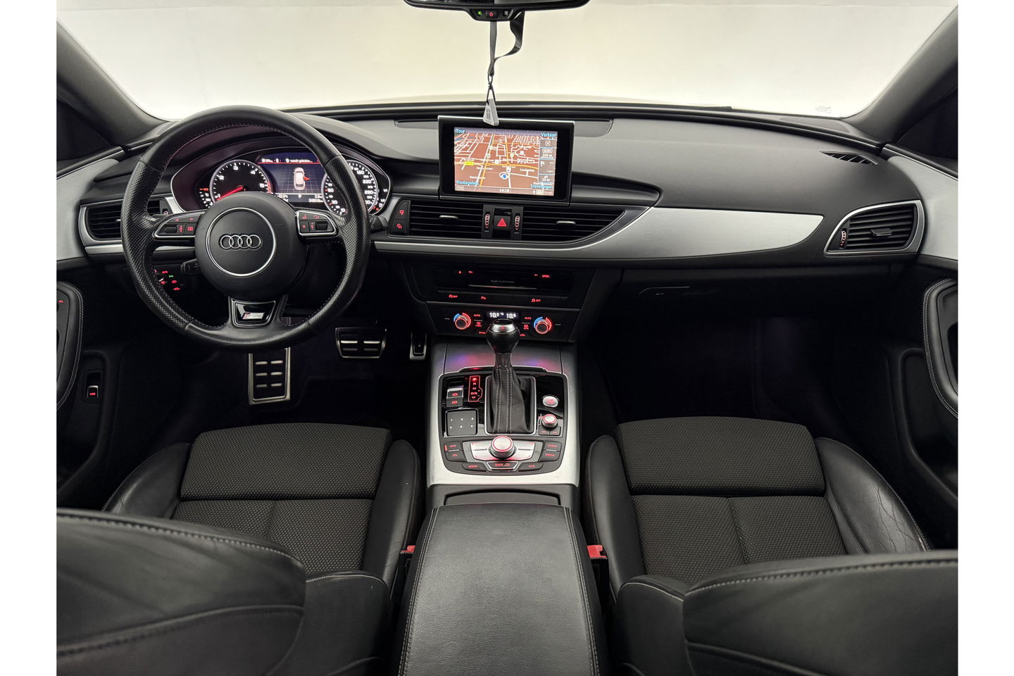 Audi A6 2.0 TDI 150PK S-line LED Clima Cruise Navigatie Parkeersensoren 18"LMV