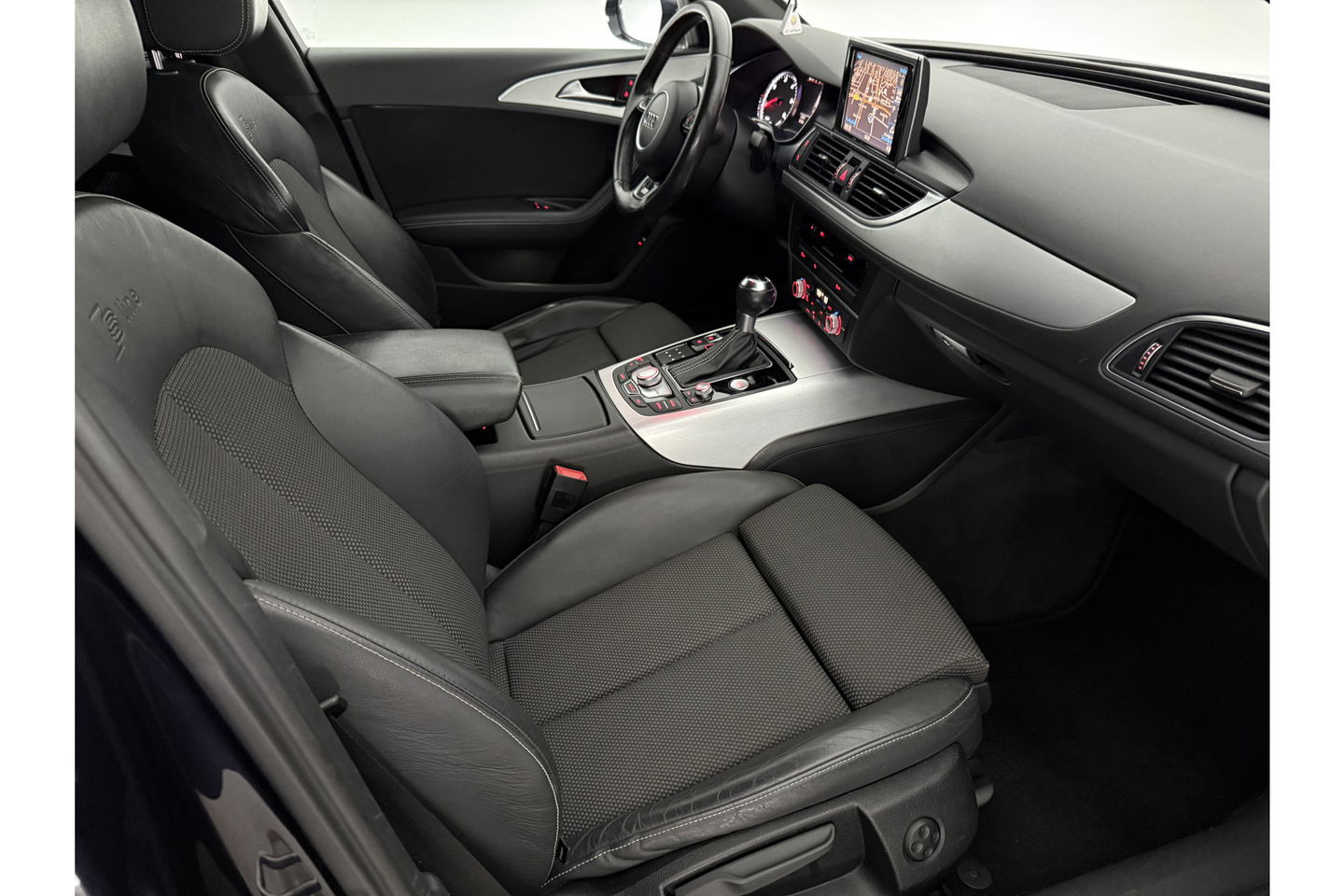 Audi A6 2.0 TDI 150PK S-line LED Clima Cruise Navigatie Parkeersensoren 18"LMV