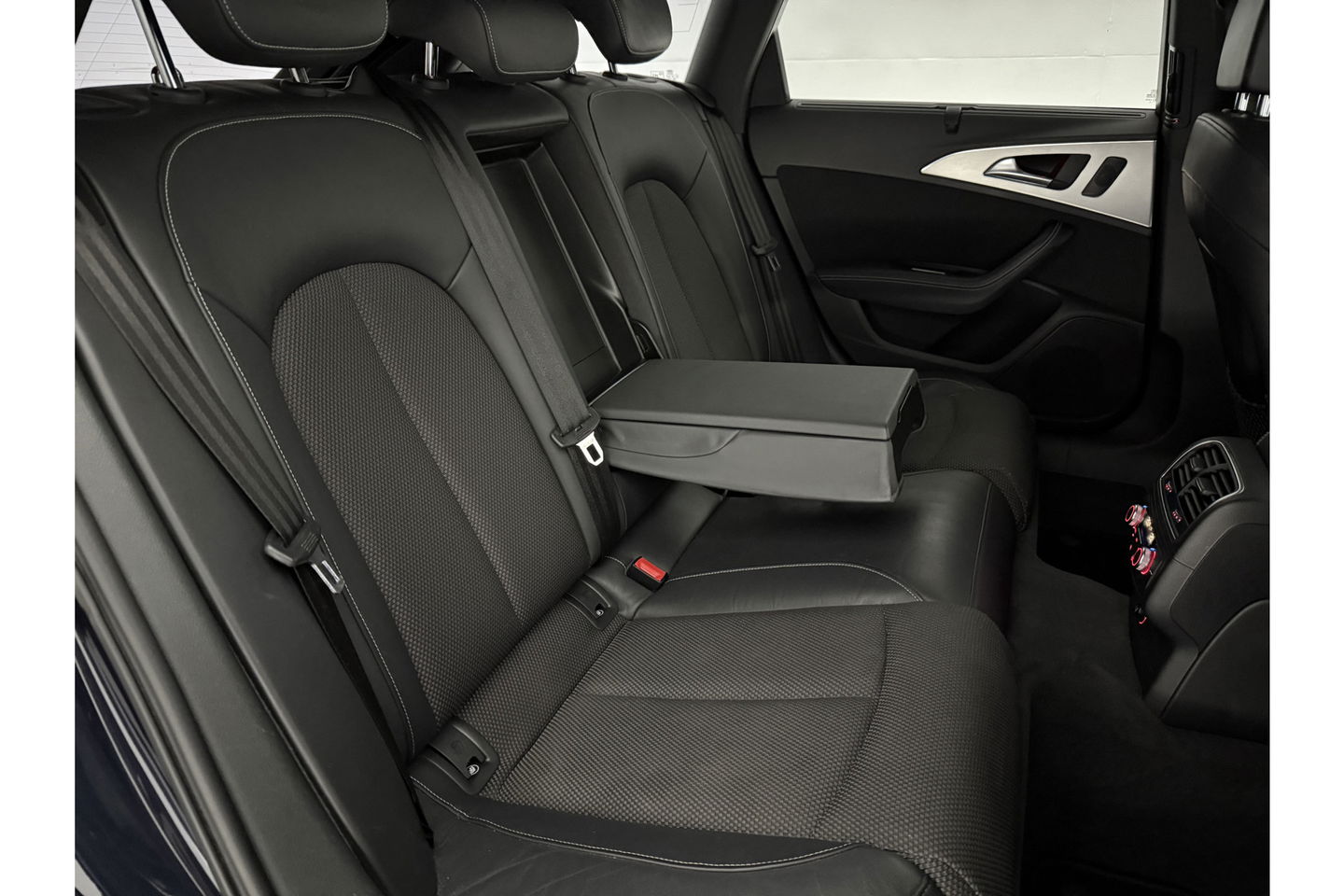 Audi A6 2.0 TDI 150PK S-line LED Clima Cruise Navigatie Parkeersensoren 18"LMV