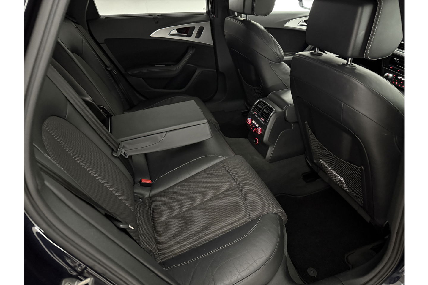 Audi A6 2.0 TDI 150PK S-line LED Clima Cruise Navigatie Parkeersensoren 18"LMV