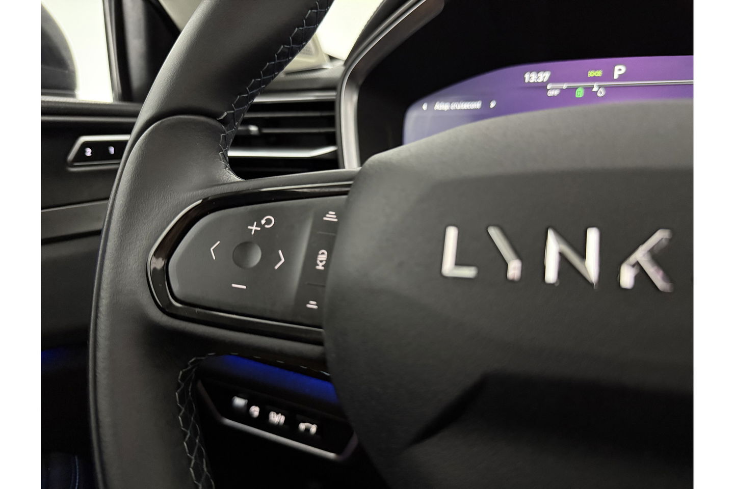 Lynk Co 01 1.5 | Black Edition | 262PK 360 Camera Pano Sfeer Memory LED ACC Virtual Carplay Clima Navi PDC 20"LMV