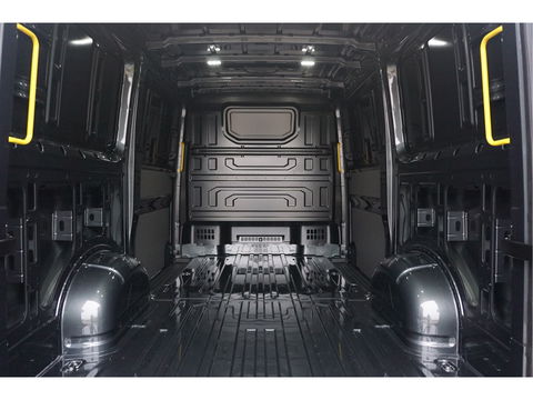 Volkswagen Crafter 35 177PK L3H2 AUT Facelift BPM VRIJ!! 13" Navi, Cam, Gev. Stoel, Alarm, LED!! NR. 345