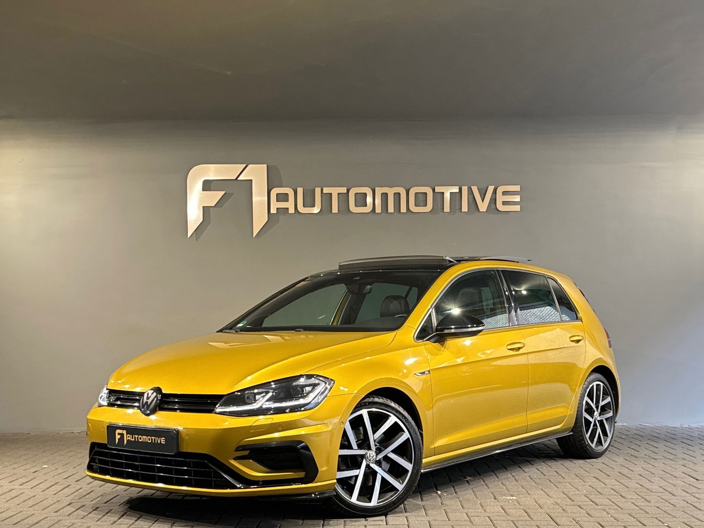 Volkswagen Golf 1.5 TSI Highline R-Line Pano|Leer|Dyna|Keyless