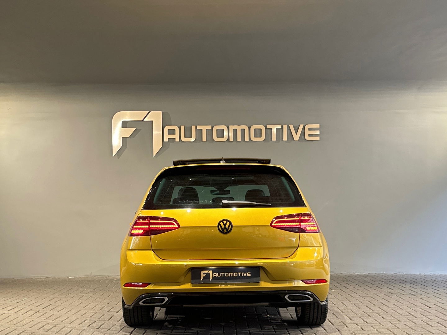 Volkswagen Golf 1.5 TSI Highline R-Line Pano|Leer|Dyna|Keyless