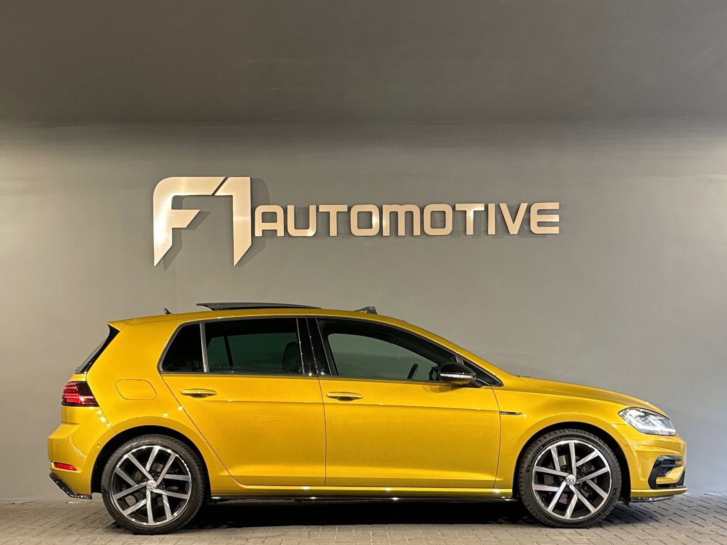 Volkswagen Golf 1.5 TSI Highline R-Line Pano|Leer|Dyna|Keyless