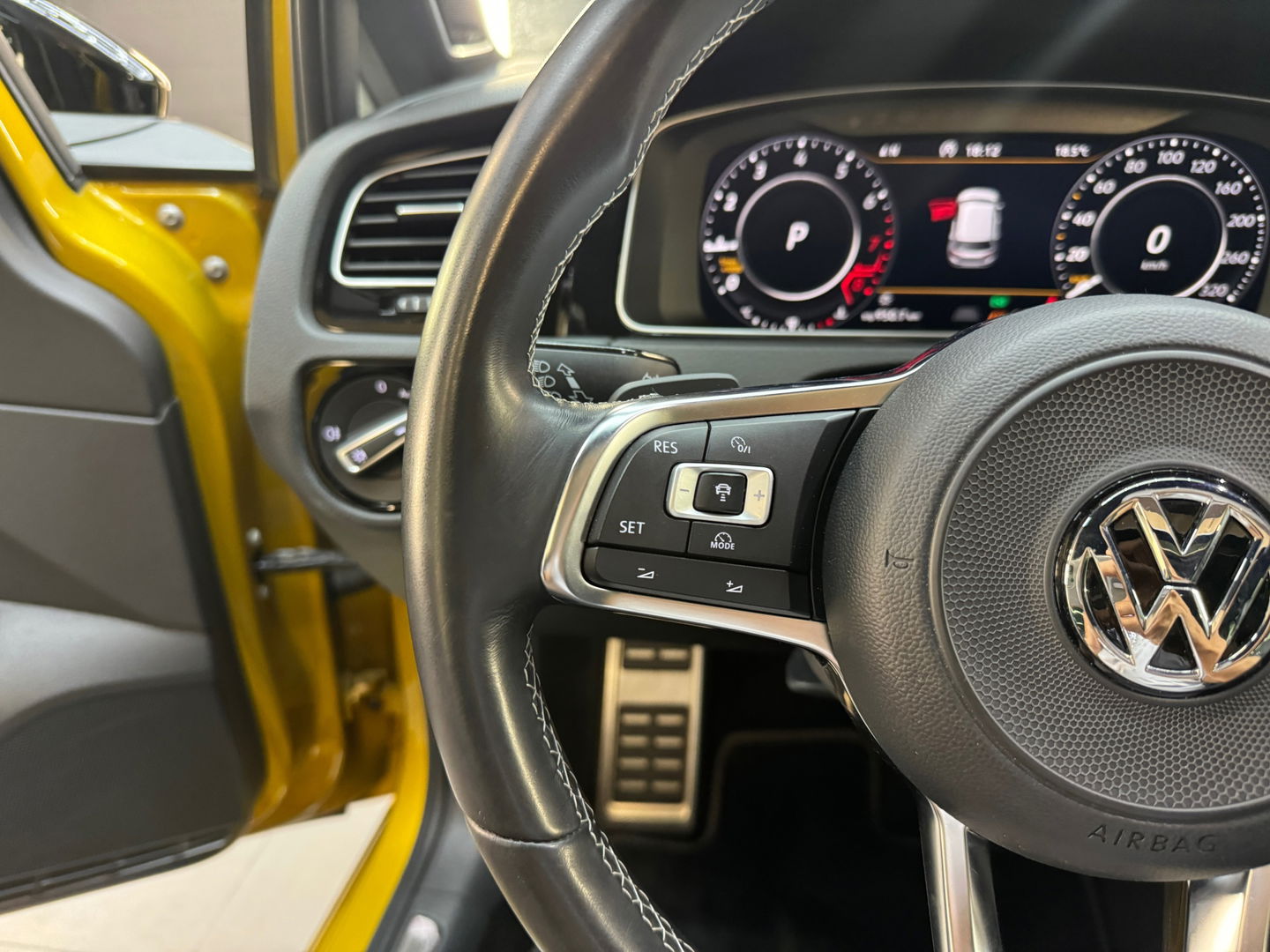 Volkswagen Golf 1.5 TSI Highline R-Line Pano|Leer|Dyna|Keyless