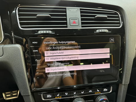 Volkswagen Golf 1.5 TSI Highline R-Line Pano|Leer|Dyna|Keyless
