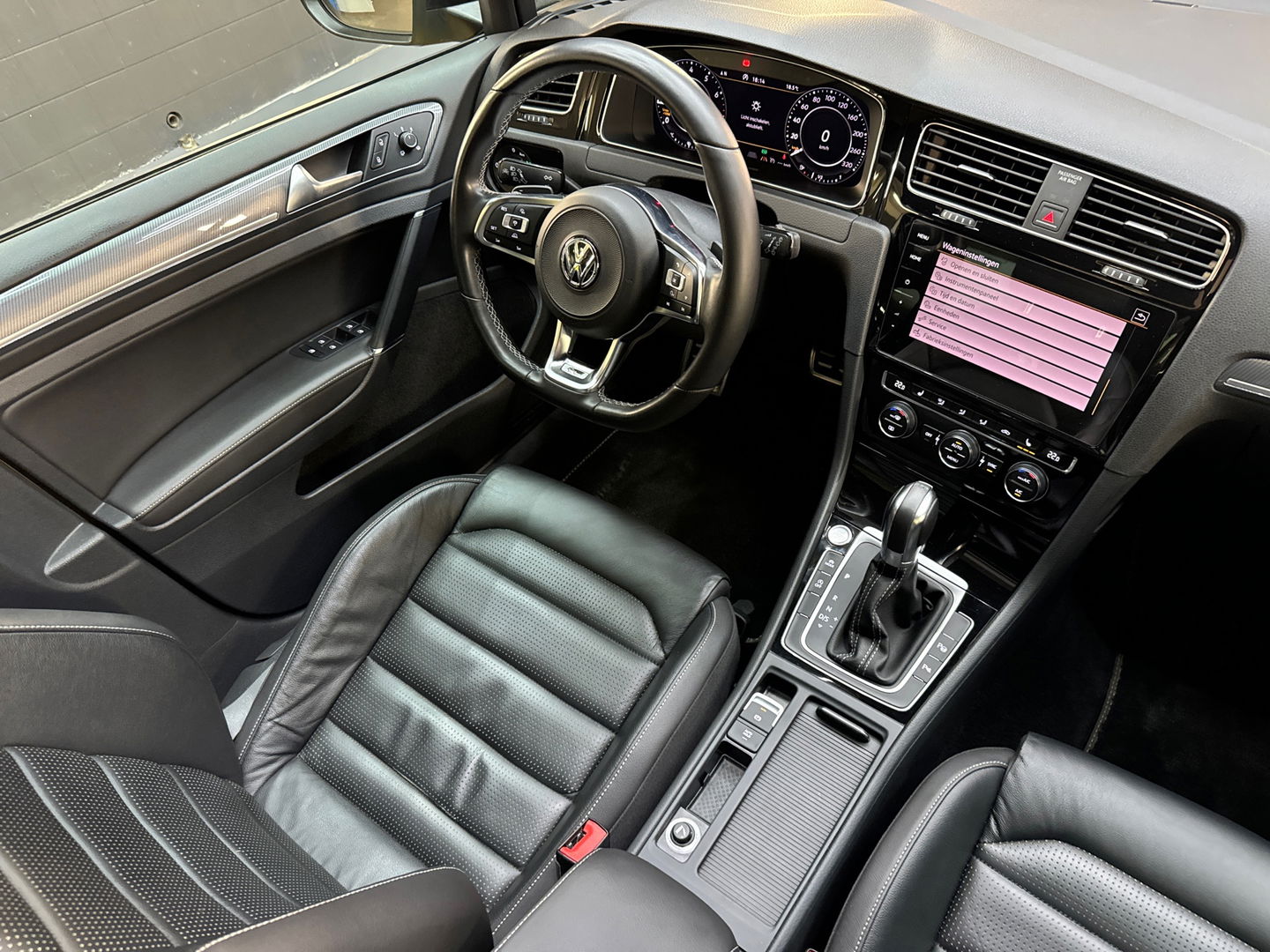 Volkswagen Golf 1.5 TSI Highline R-Line Pano|Leer|Dyna|Keyless
