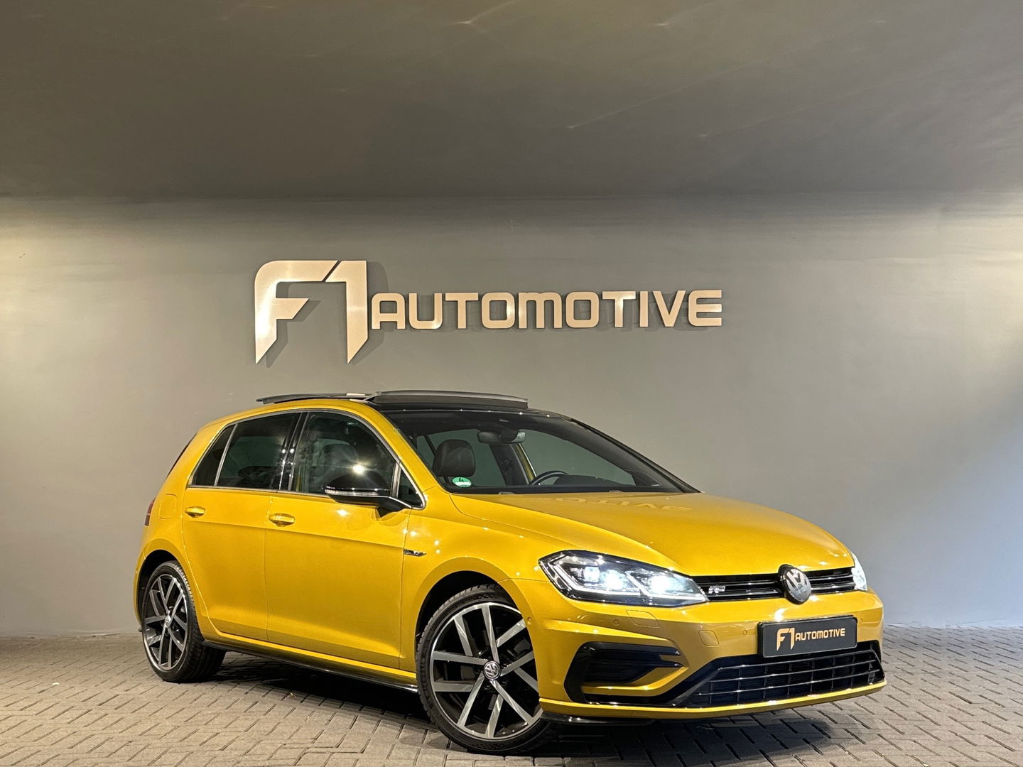 Volkswagen Golf 1.5 TSI Highline R-Line Pano|Leer|Dyna|Keyless