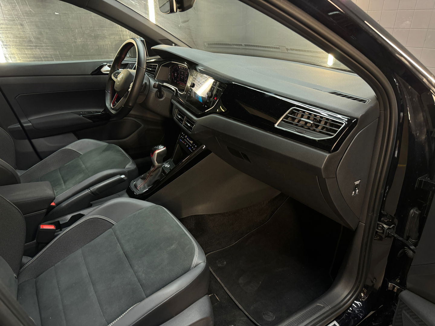 Volkswagen Polo 2.0 TSI GTI Pano|Keyless|IQ|Beats|18”|VOL