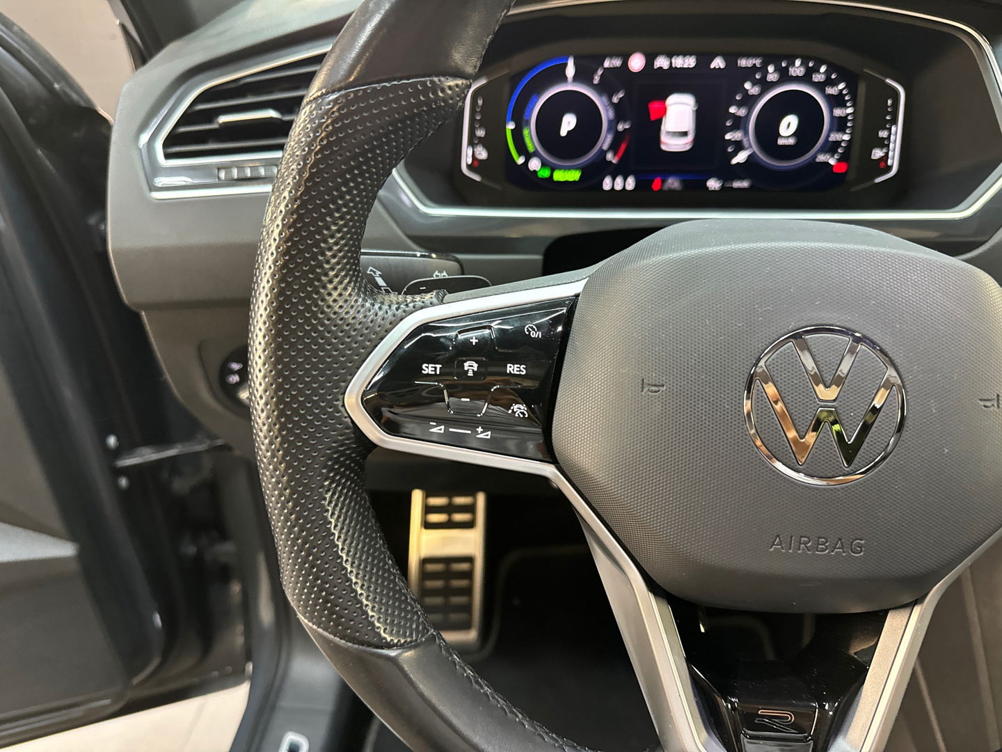 Volkswagen Tiguan 1.4 TSI eHybrid R-Line Pano|IQ|360C|Trekhaak