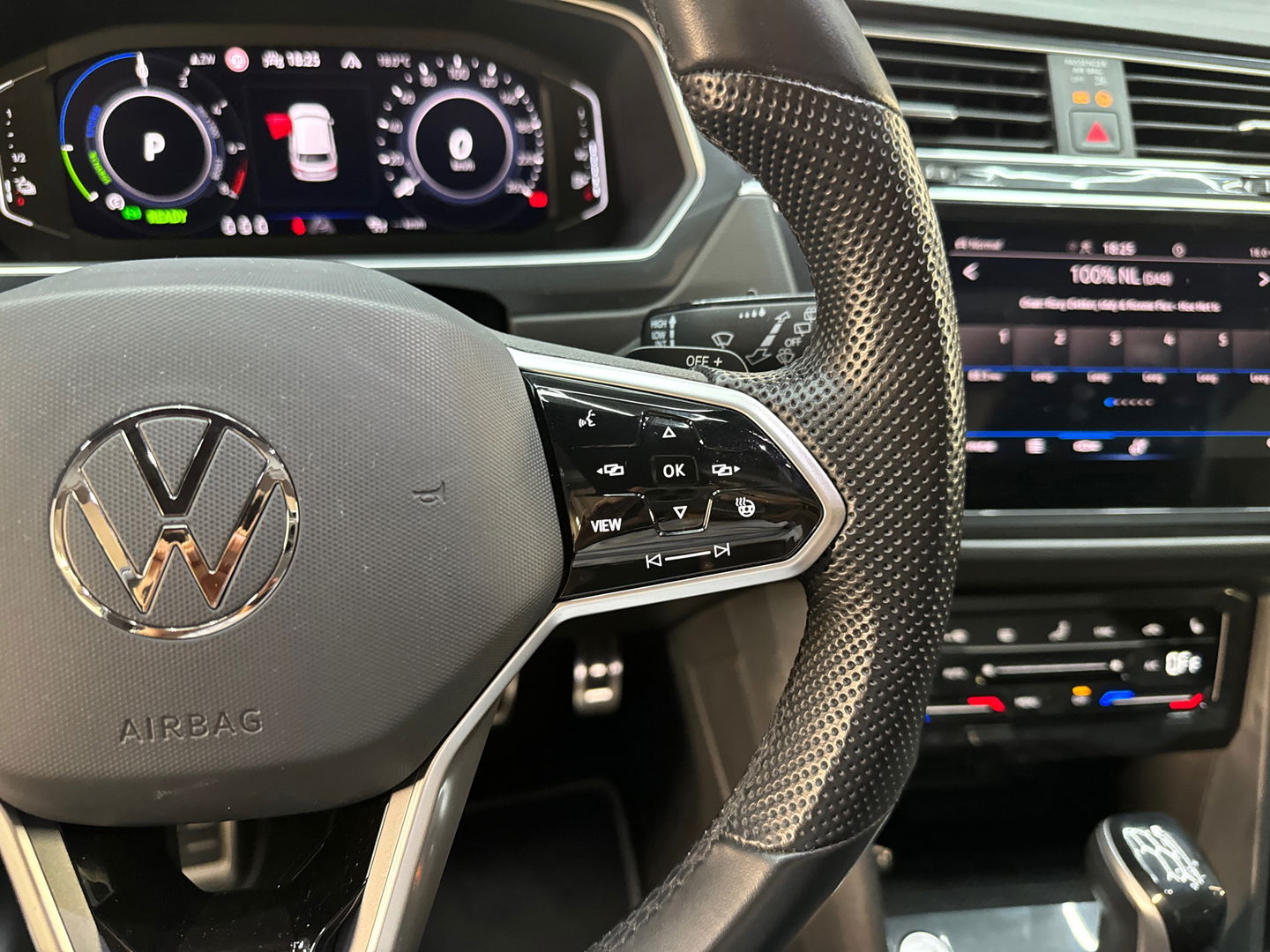 Volkswagen Tiguan 1.4 TSI eHybrid R-Line Pano|IQ|360C|Trekhaak