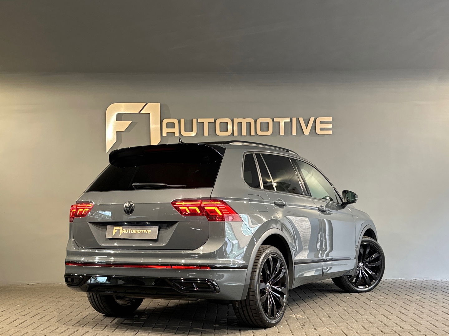 Volkswagen Tiguan 1.4 TSI eHybrid R-Line Pano|IQ|360C|Trekhaak
