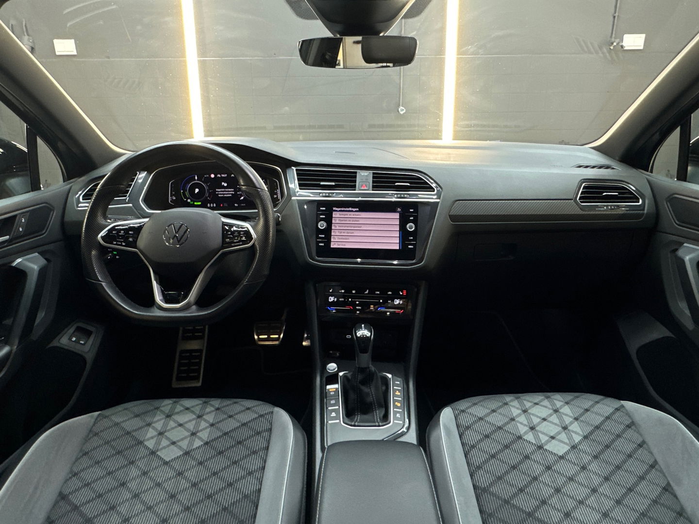 Volkswagen Tiguan 1.4 TSI eHybrid R-Line Pano|IQ|360C|Trekhaak