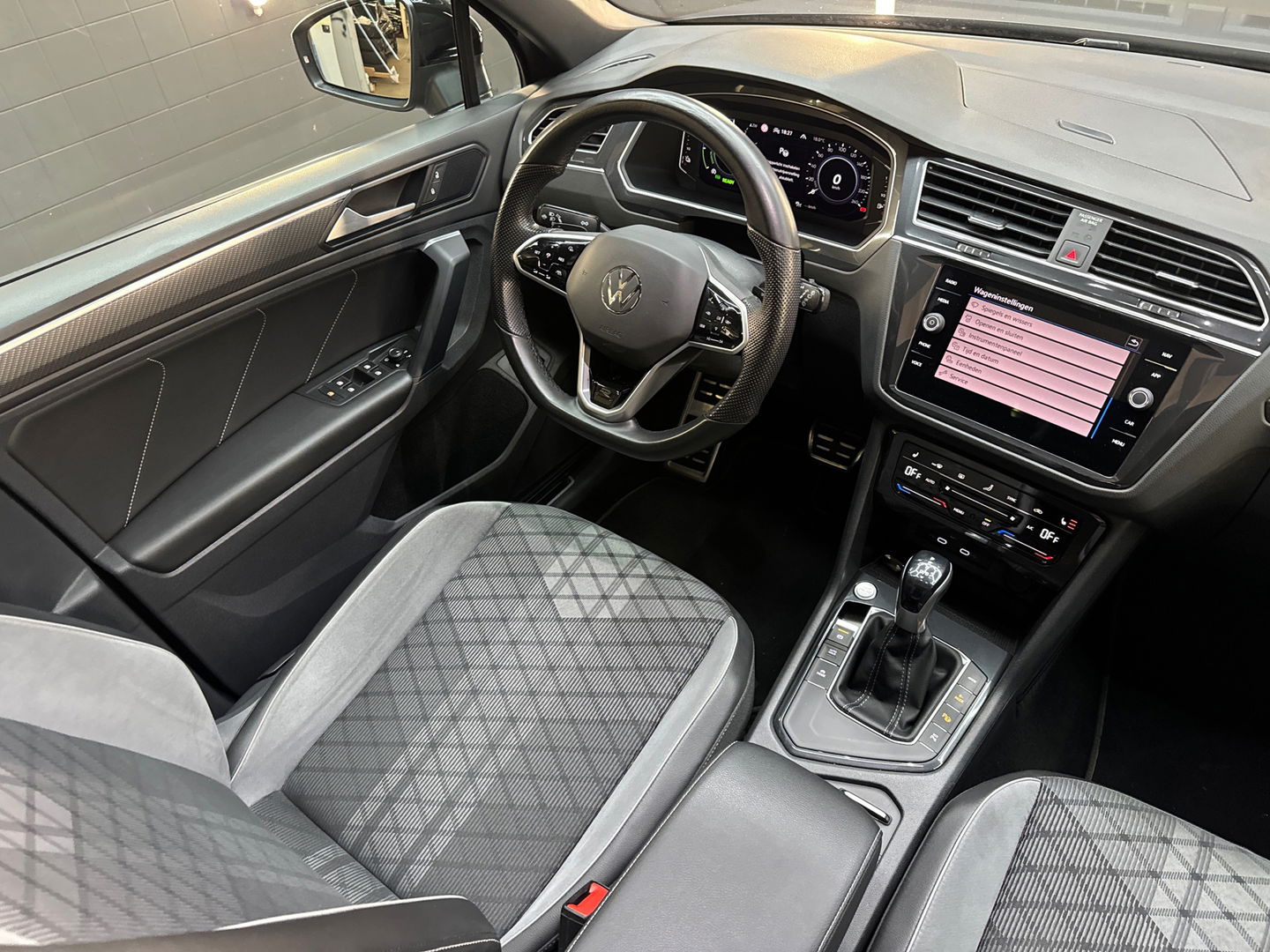Volkswagen Tiguan 1.4 TSI eHybrid R-Line Pano|IQ|360C|Trekhaak