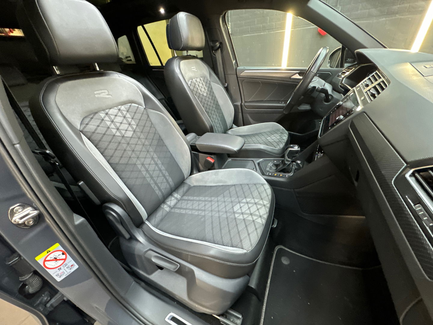 Volkswagen Tiguan 1.4 TSI eHybrid R-Line Pano|IQ|360C|Trekhaak