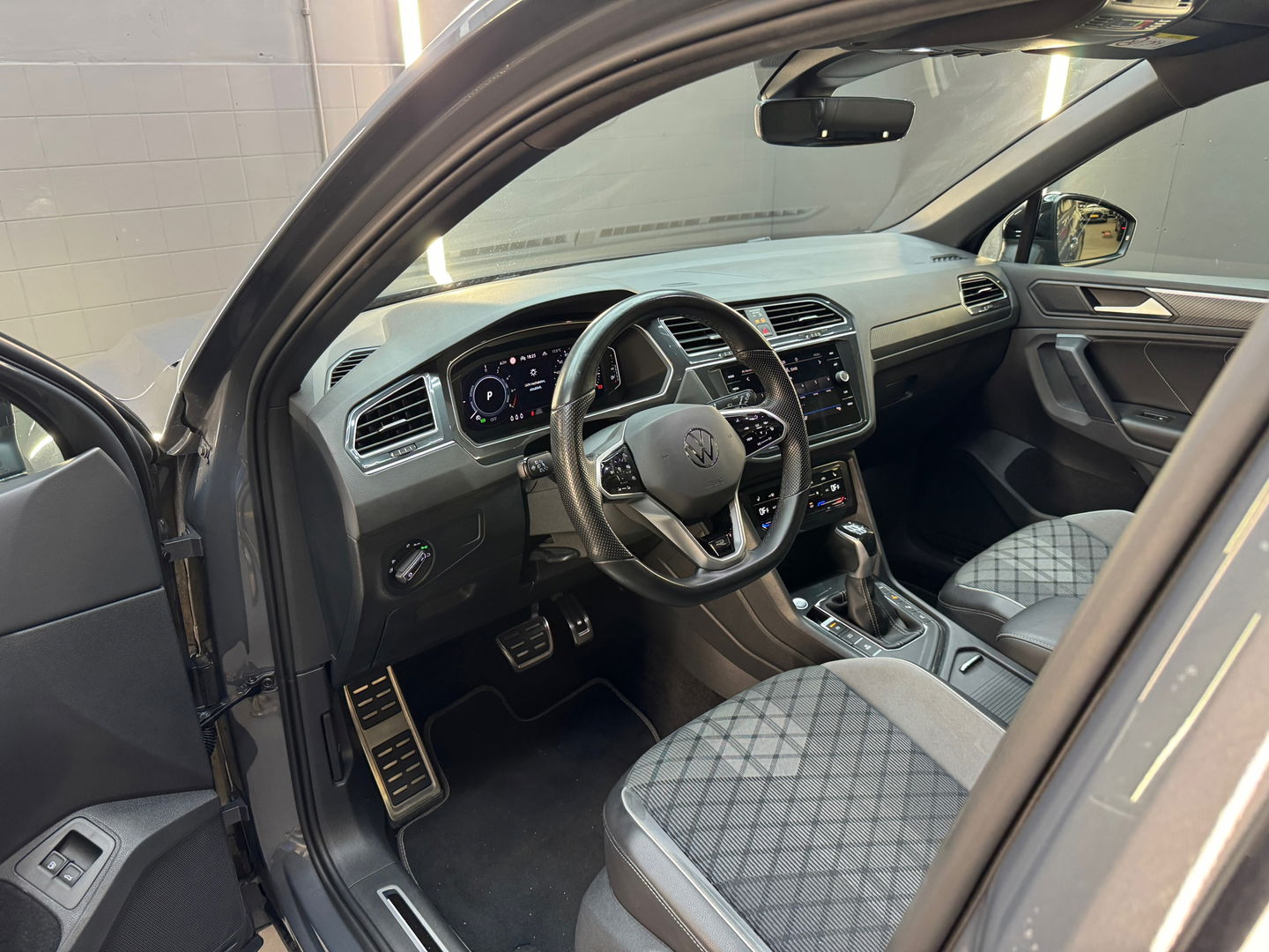 Volkswagen Tiguan 1.4 TSI eHybrid R-Line Pano|IQ|360C|Trekhaak