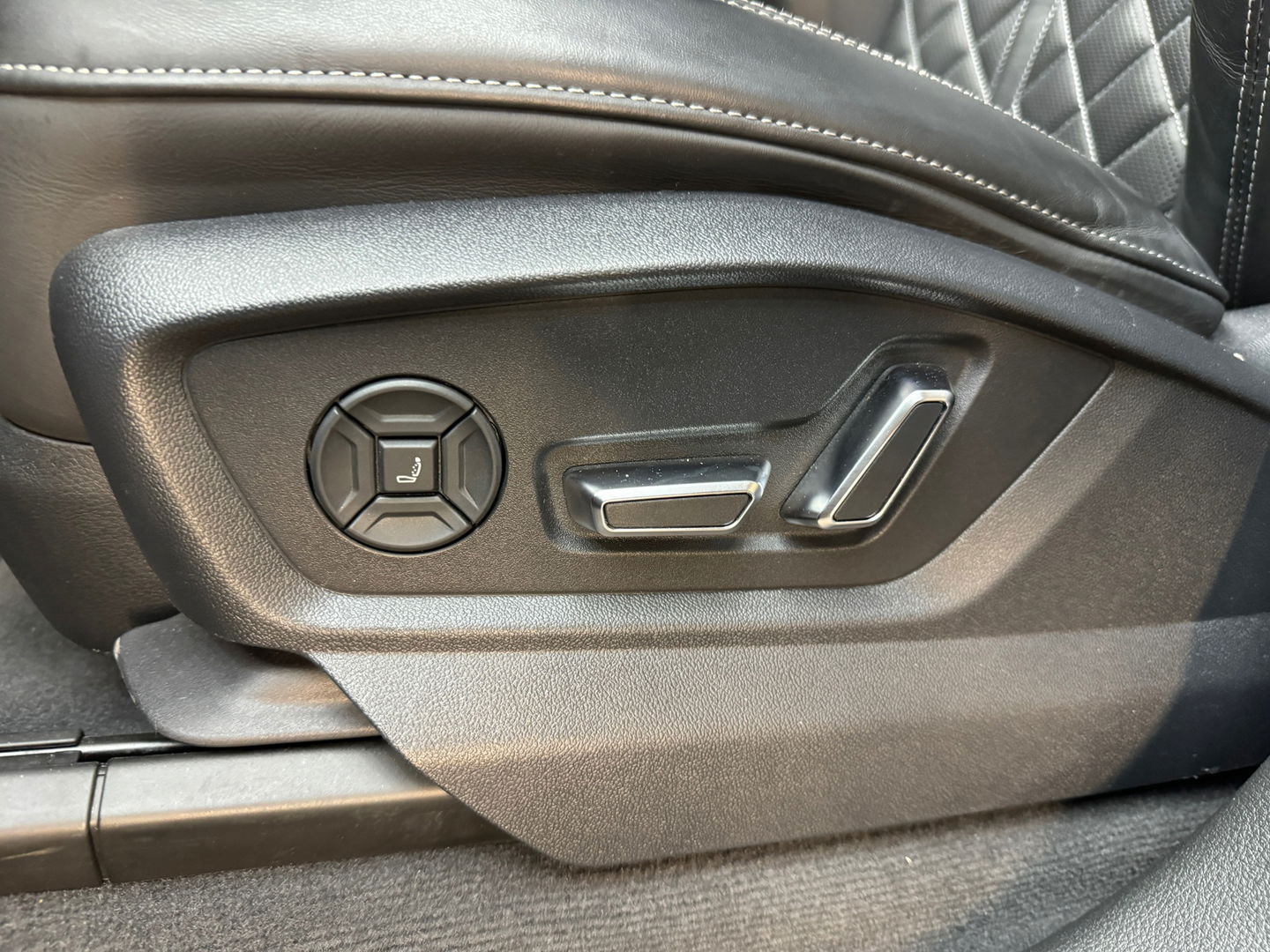 Audi Q8 55 TFSI quattro S Line Pano|RS Seat|HuD|B&O|360c 3D