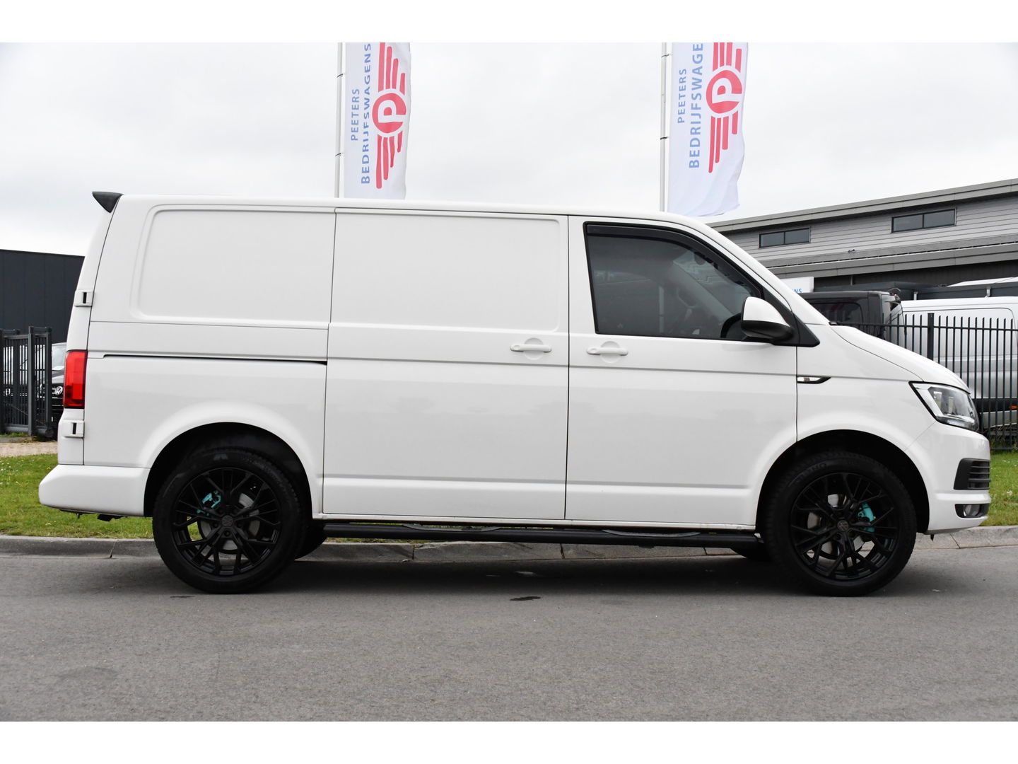 Volkswagen Transporter 2.0 TDI L1H1 Highline Adaptieve cruise, Sensoren 150PK, Automaat, Stoelverwarming, Airco, Trekhaak, Uniek!