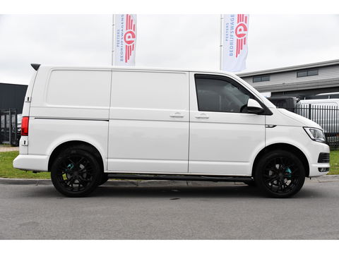 Volkswagen Transporter 2.0 TDI L1H1 Highline Adaptieve cruise, Sensoren 150PK, Automaat, Stoelverwarming, Airco, Trekhaak, Uniek!