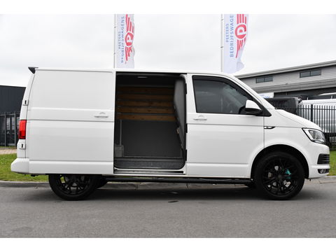 Volkswagen Transporter 2.0 TDI L1H1 Highline Adaptieve cruise, Sensoren 150PK, Automaat, Stoelverwarming, Airco, Trekhaak, Uniek!