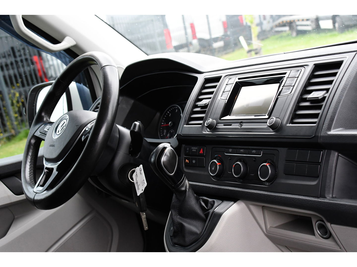 Volkswagen Transporter 2.0 TDI L1H1 Highline Adaptieve cruise, Sensoren 150PK, Automaat, Stoelverwarming, Airco, Trekhaak, Uniek!