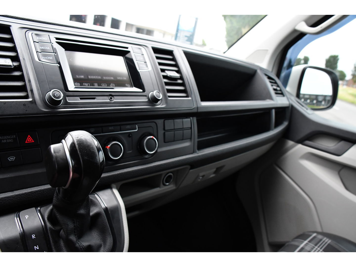 Volkswagen Transporter 2.0 TDI L1H1 Highline Adaptieve cruise, Sensoren 150PK, Automaat, Stoelverwarming, Airco, Trekhaak, Uniek!
