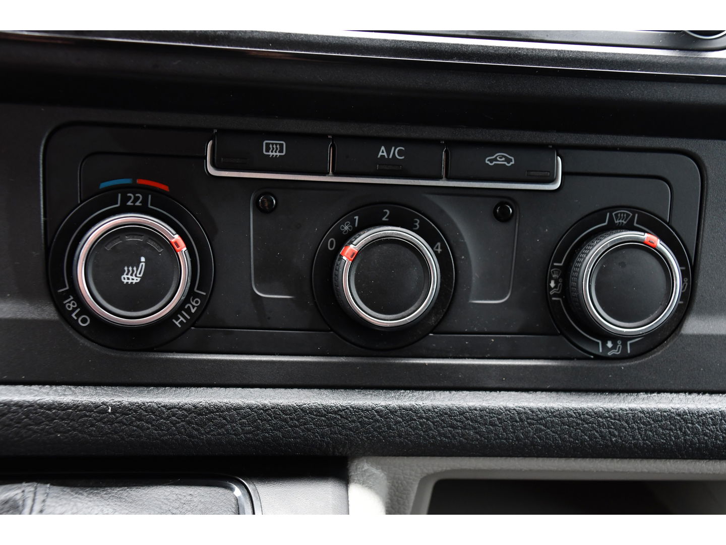 Volkswagen Transporter 2.0 TDI L1H1 Highline Adaptieve cruise, Sensoren 150PK, Automaat, Stoelverwarming, Airco, Trekhaak, Uniek!