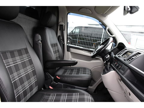 Volkswagen Transporter 2.0 TDI L1H1 Highline Adaptieve cruise, Sensoren 150PK, Automaat, Stoelverwarming, Airco, Trekhaak, Uniek!