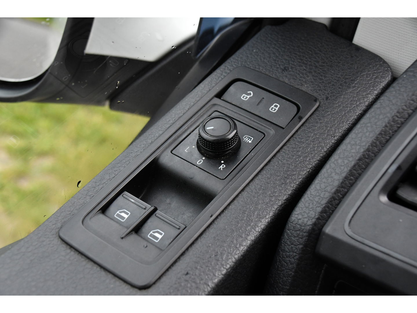 Volkswagen Transporter 2.0 TDI L1H1 Highline Adaptieve cruise, Sensoren 150PK, Automaat, Stoelverwarming, Airco, Trekhaak, Uniek!