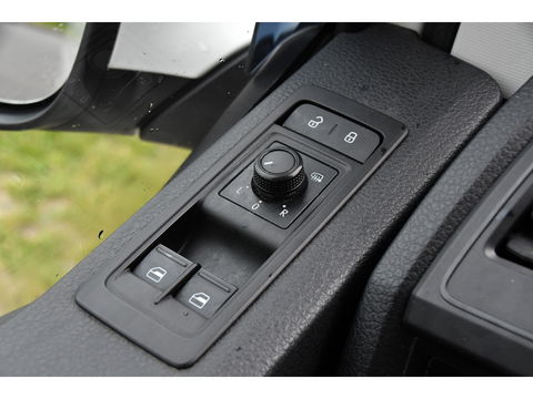 Volkswagen Transporter 2.0 TDI L1H1 Highline Adaptieve cruise, Sensoren 150PK, Automaat, Stoelverwarming, Airco, Trekhaak, Uniek!